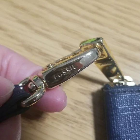 Fossil Wristlet Paper Plane Design In Blue Rare - Picture 2 of 5